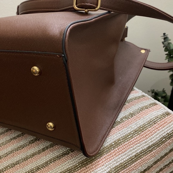 Dassin Lock SatchelBag with adjustable Shoulder Strap - Picture 7 of 8